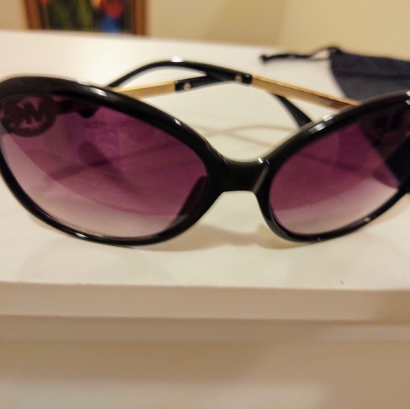 Sold - Picture 6 of 10